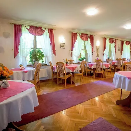 Pensjonat Watra-widok Na Tatry&blisko Term Bukowina 3*